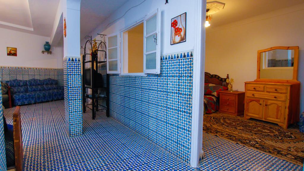 White And Blue Hostal Esauira